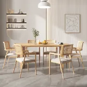 صورة چارا طاولة طعام