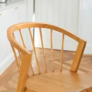 صورة كرسي كونتر نورلاند من الخشب الطبيعيّ