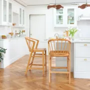 صورة كرسي كونتر نورلاند من الخشب الطبيعيّ